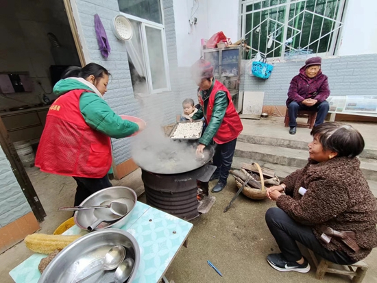 ​罗山县定远乡：幸福饺子宴 温情暖人心